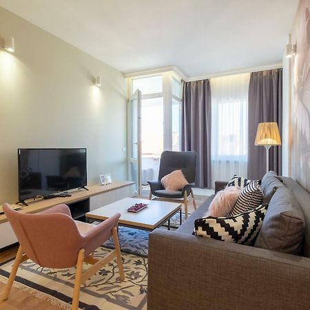 Vitosha Blvd Luxury 2-Bedroom, 2-Bathroom With Balcony Sofia Bagian luar foto