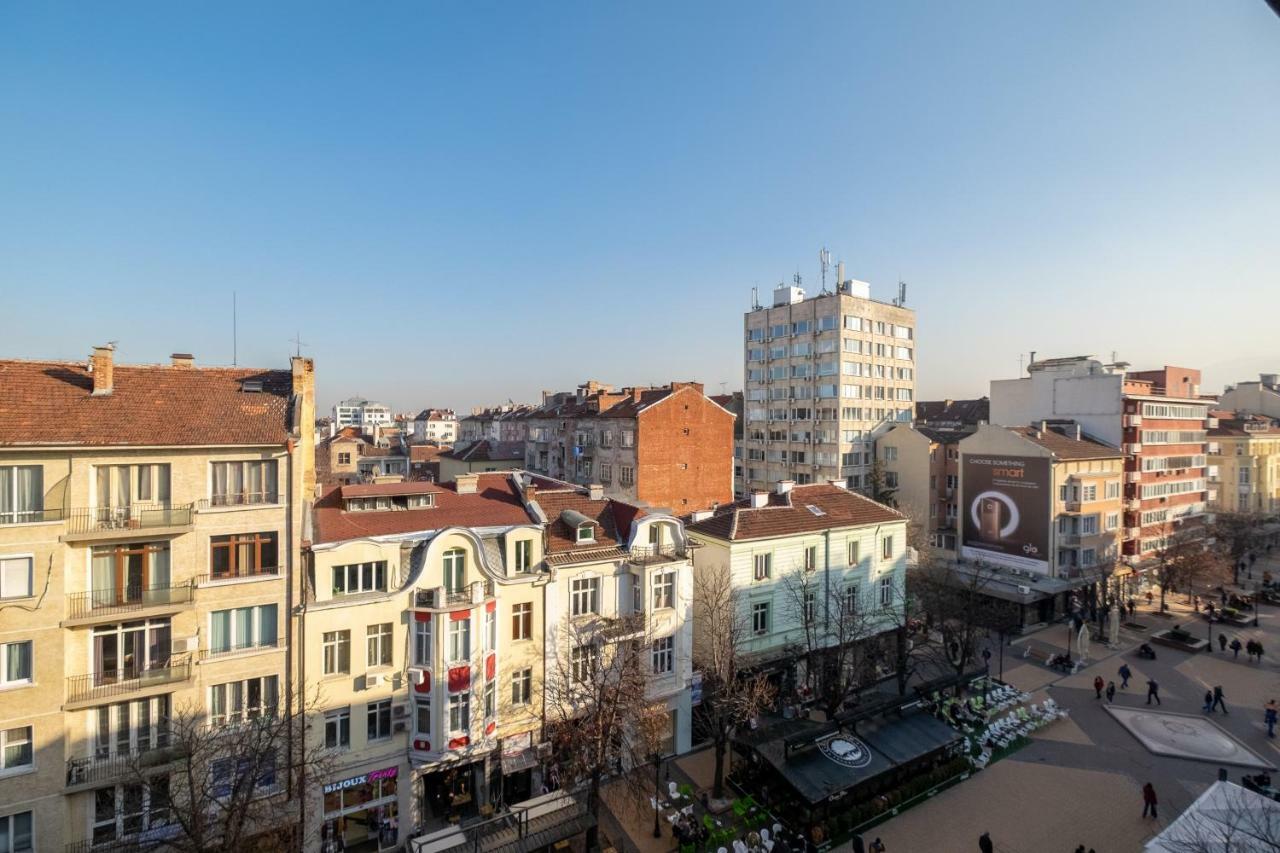 Vitosha Blvd Luxury 2-Bedroom, 2-Bathroom With Balcony Sofia Bagian luar foto