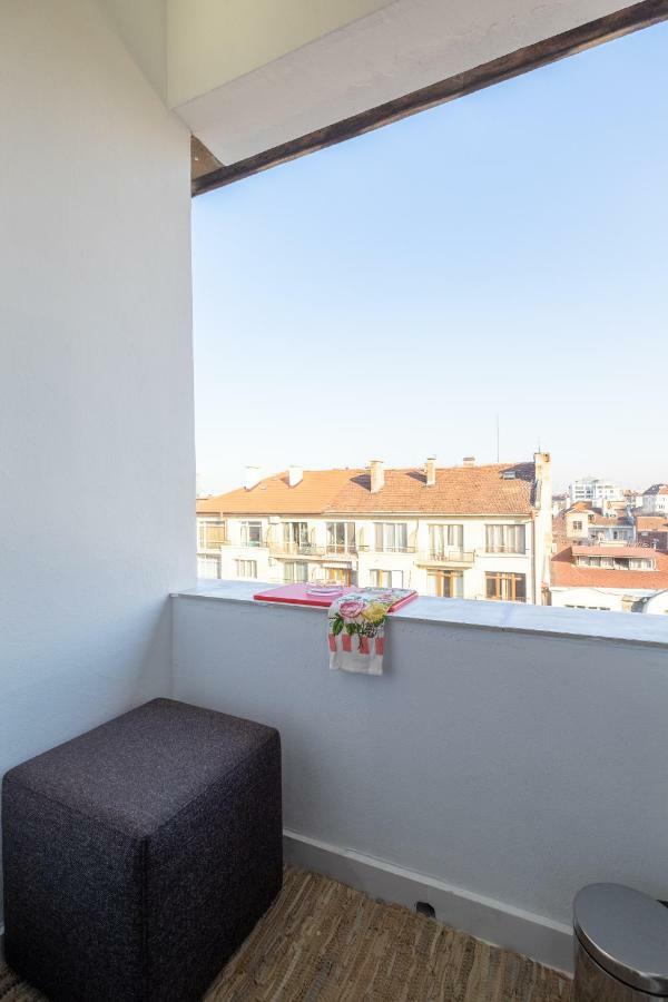 Vitosha Blvd Luxury 2-Bedroom, 2-Bathroom With Balcony Sofia Bagian luar foto